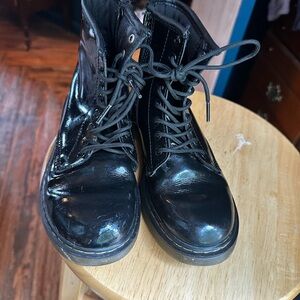 Dr. Martens Black Leather Boots kids patent
